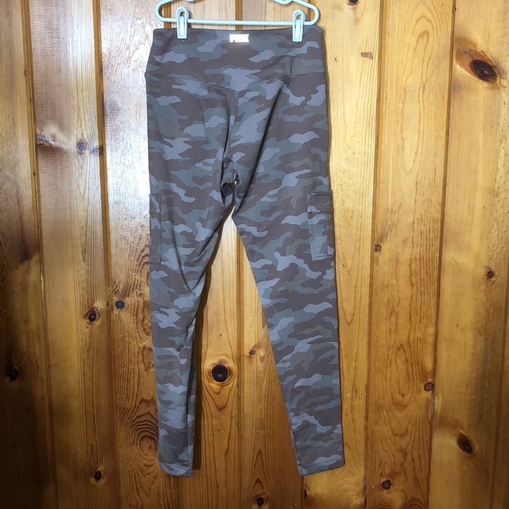 Pink Victoria’s Secret active Camo Leggings with pockets cargo style size small - Picture 6 of 6